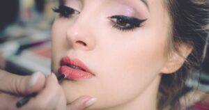 Ombre brow là gì? Khi nào nên chọn ombre thay vì hairstroke